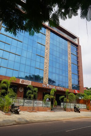 Front of property - SN Blue Hotel (Alto de Porvorim)