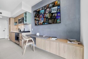 Fridge, microwave, oven, stovetop - Downtown Studio with Spectacular Miami Views (Downtown)