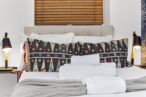 3 habitaciones, tabla de planchar con plancha, wifi y ropa de cama