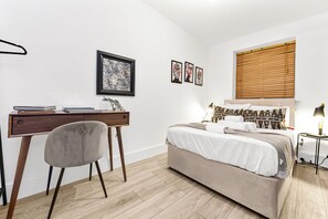 3 室のベッドルーム、アイロン / アイロン台、WiFi、ベッドシーツ