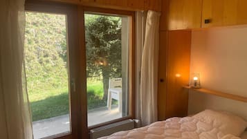 2 bedrooms, individually furnished