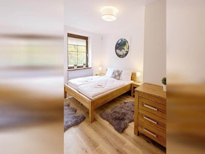 Villa | 9 bedrooms, individually furnished, bed sheets - Spacious Villa With Lush Garden (Harrachov)