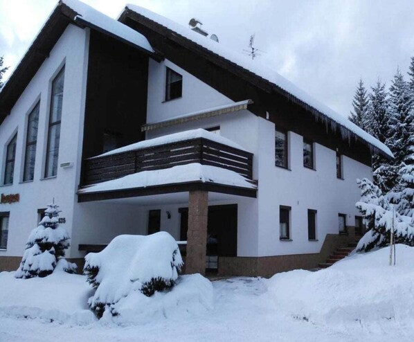 Villa | Exterior