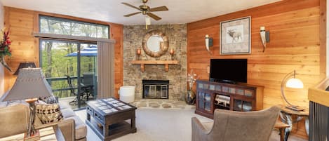 Condo, 1 Bedroom | Living area