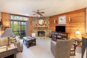 Condo, 1 Bedroom | Living area