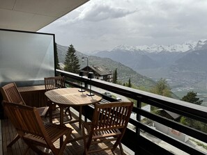 Apartment | Dining