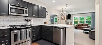 Gorgeous 3BR Ski-In/Ski-Out Condo at Okemo