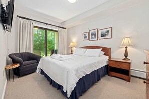 3 bedrooms, WiFi, bed sheets - Gorgeous 3BR Ski-In/Ski-Out Condo at Okemo (Ludlow)