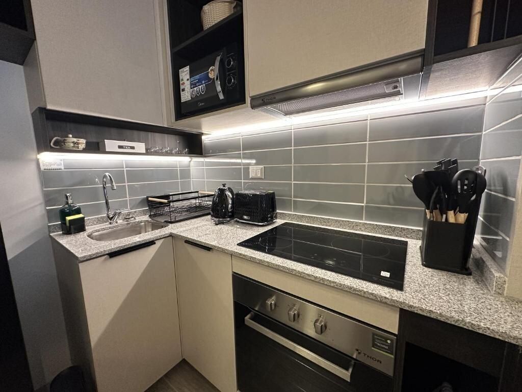 Appartement | Cuisine privée | Batterie de cuisine, vaisselle et ustensiles