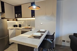 Apartment | Private kitchen | Microwave, cookware/dishes/utensils