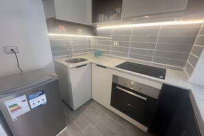 Apartment | Private kitchen | Cookware/dishes/utensils - Oceana Suites Eco España (Santiago)