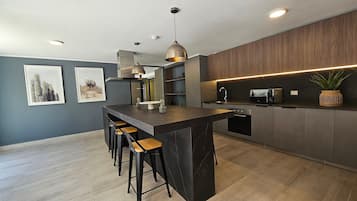 Apartemen | Dapur pribadi | Peralatan masak/sendok-piring