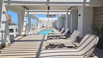 Apartment | Pool | Seasonal outdoor pool