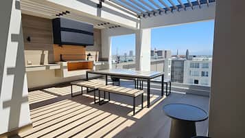 Apartment | Outdoor dining