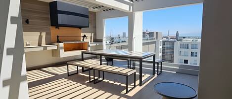 Apartment | Outdoor dining