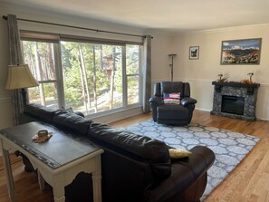 Smart-tv och eldstad