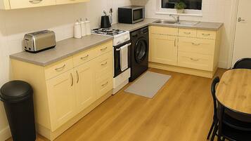 Cottage | Dapur pribadi | Lemari es, microwave, oven, dan kompor