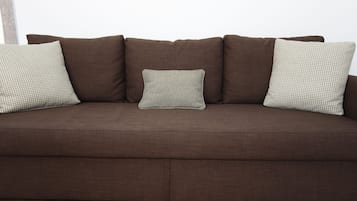 80-cm Smart TV with cable channels