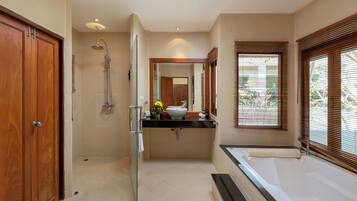 Shower, jetted bath, hair dryer, towels