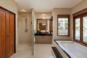 Shower, jetted tub, hair dryer, towels