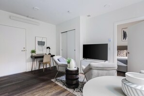 1 chambre, bureau, fer et planche à repasser, Wi-Fi