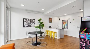 Games room - Landing | Chic 1BD, Courtyard, Rooftop Lounge (Seattle)