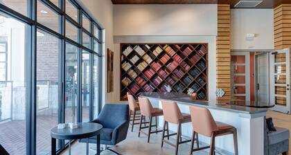 Landing | Stunning 1BD, Gym, Clubhouse