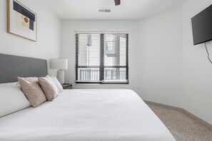 2 habitaciones, escritorio, tabla de planchar con plancha y wifi 