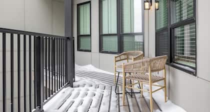 Landing | Beautiful 2BD, Pool, Rooftop Lounge