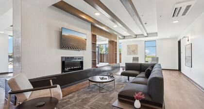 Landing | Amazing 1BD, Courtyard, Gym