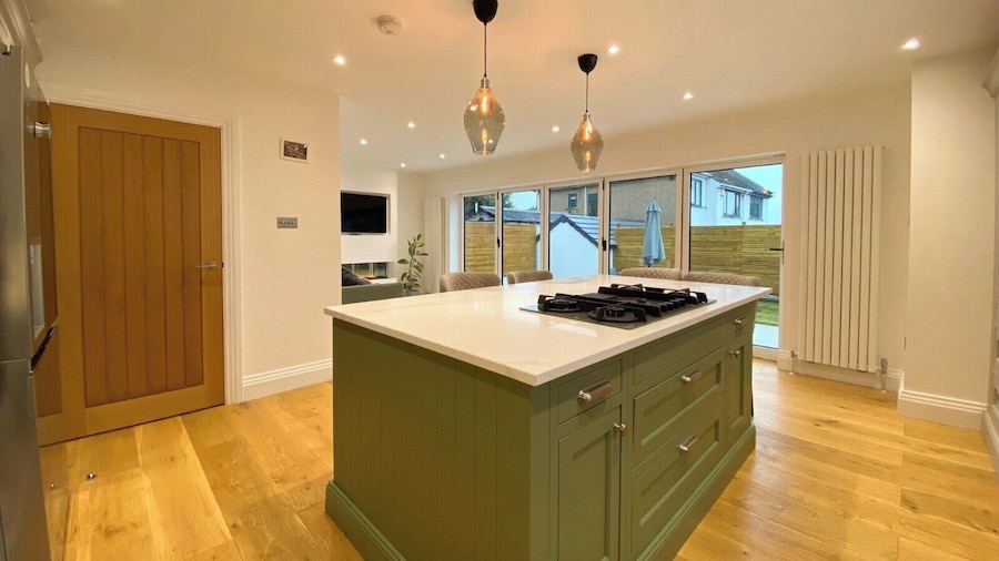 Leedshouse/sleeps9/privategarden/tv/wifi