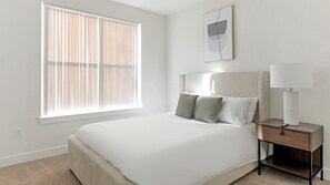 2 bedrooms, desk, iron/ironing board, WiFi