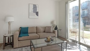 Smart TV - Landing | Amazing 2BD, Courtyard, Pool (Dallas)