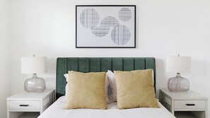 Desk, iron/ironing board, WiFi, bed sheets