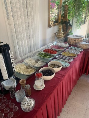 Breakfast buffet - Gülizar Hotel Konyaaltı  (Konyaalti)