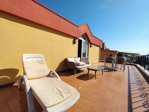 Chambre Supérieure, vue ville | Terrasse/Patio