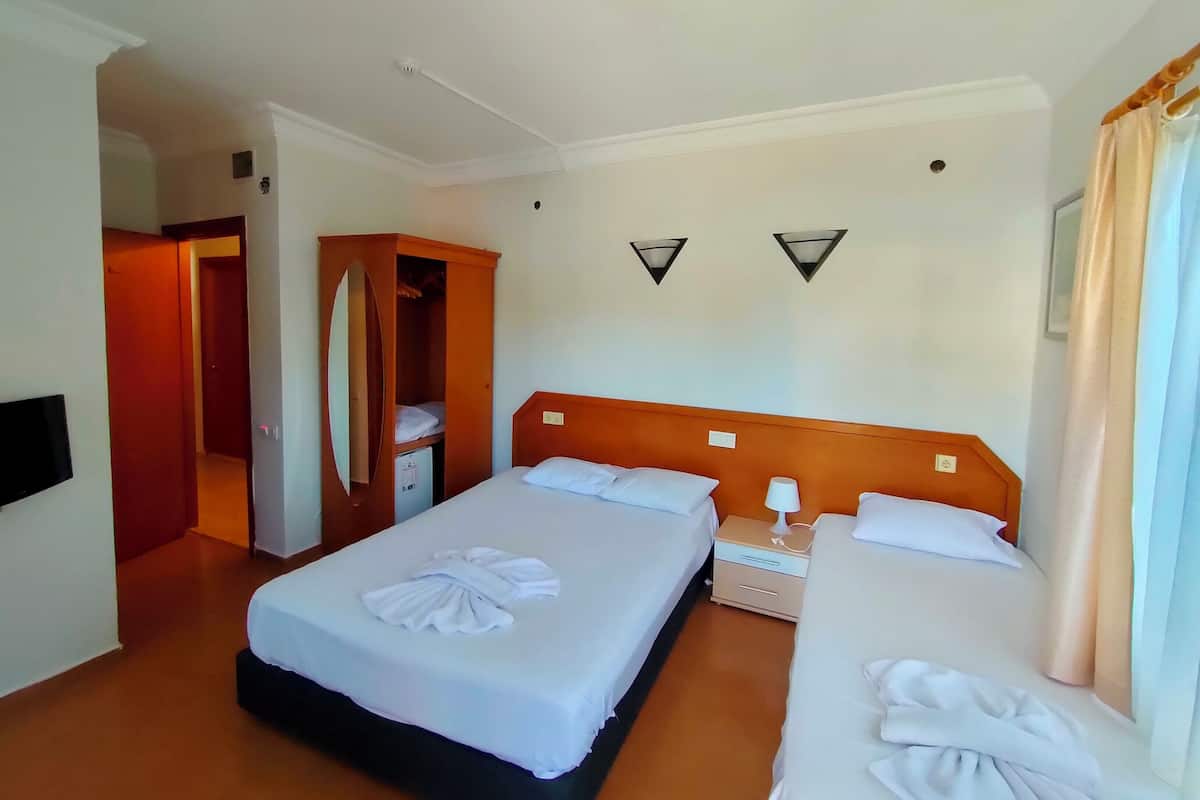 Standaard kamer, balkon, uitzicht op stad | Gratis wifi, beddengoed