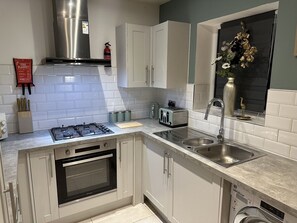 獨棟房屋 | 私人廚房 | 電冰箱、微波爐、烤箱、爐台