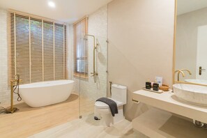 Villa Familiale, vue piscine | Salle de bain