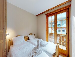 Apartment | 3 bedrooms, individually furnished, bed sheets - Comfortable Apartment With Sauna (Veysonnaz)