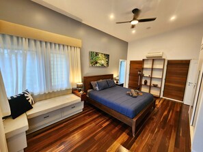 5 bedrooms, desk, iron/ironing board, travel crib