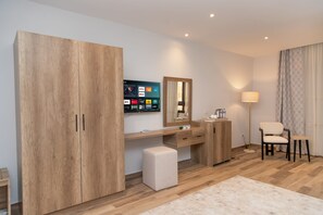 Escrivaninha, quartos à prova de som, Wi-Fi de cortesia