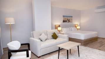 Habitación Deluxe doble, vistas a la ciudad | Escritorio, sistema de insonorización, wifi gratis