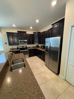 Fridge, microwave, stovetop, dishwasher - Carpe Diem - Holiday Villa (Davenport)