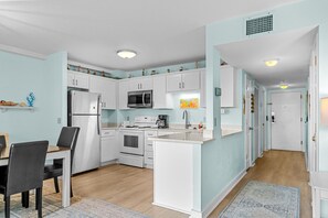 Fridge, microwave, oven, stovetop - B228 at The Myrtle Beach Resort (Myrtle Beach)