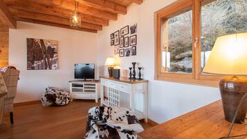 Chalet | Living area