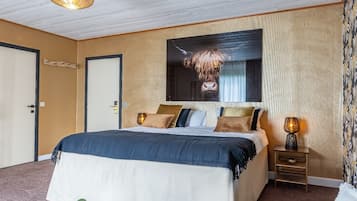 Deluxe Double Room | Blackout drapes, iron/ironing board, free WiFi