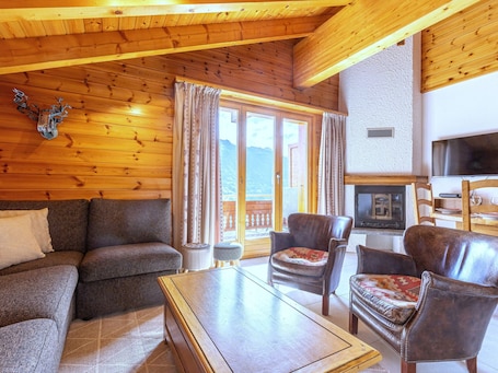 Tent | Living area. Stunning Apartment With Mountain Views