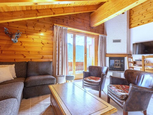 Stunning Apartment With Mountain Views