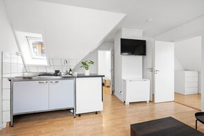 Apartamento, 3 habitaciones, vistas a la ciudad | 3 dormitorios, cortinas opacas, tabla de planchar con plancha